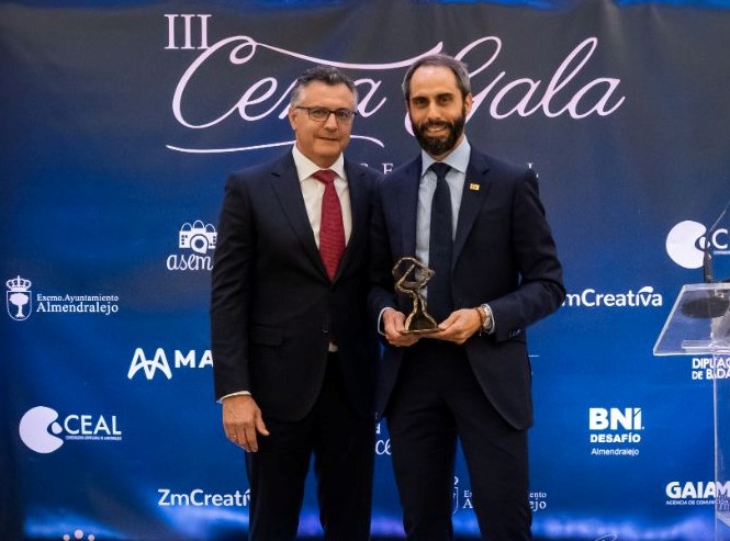 entrega reconocimiento gala cena empresarial 